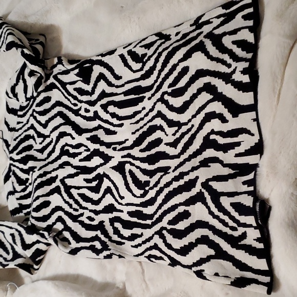 Cyrus Sweater - Picture 5 of 6